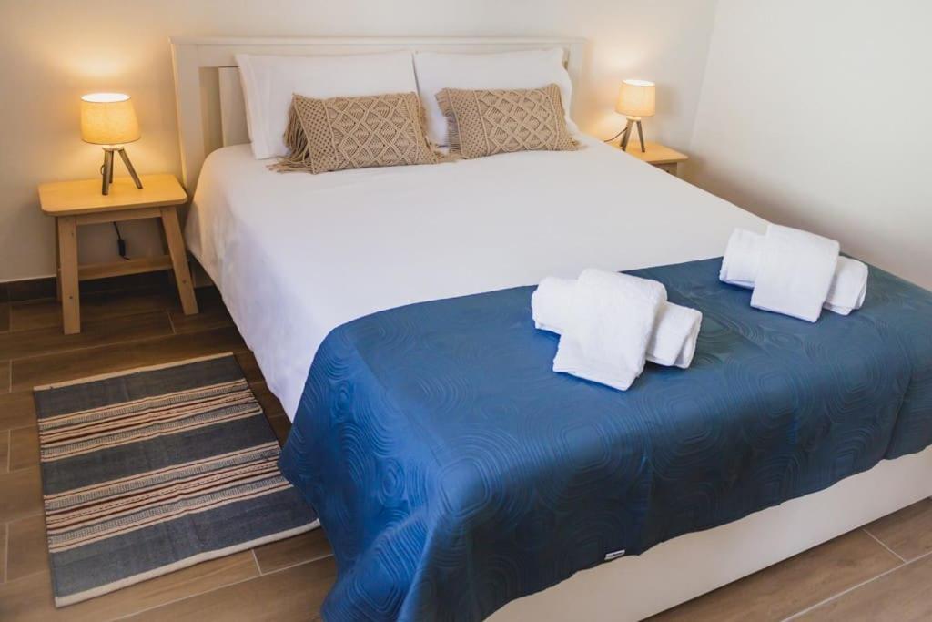 Lovely & Bright Renovated Apt. W/ Balcony In Lagos