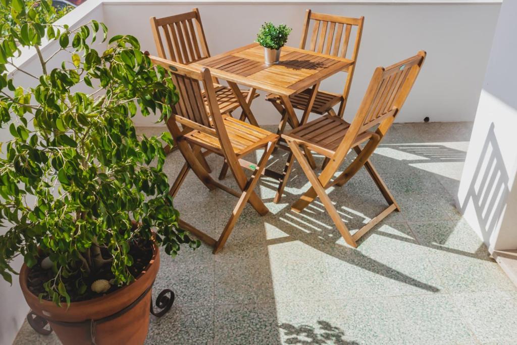 Apartamento Lovely & Bright Renovated Apt. W/ Balcony In *