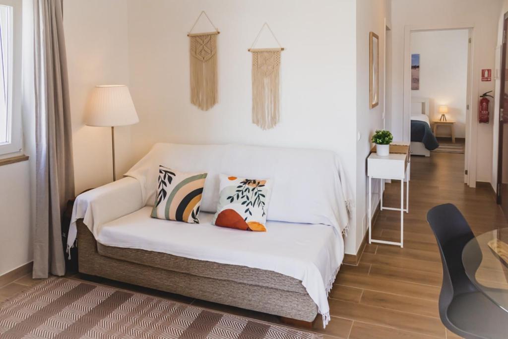 Lovely & Bright Renovated Apt. W/ Balcony In Apartamento