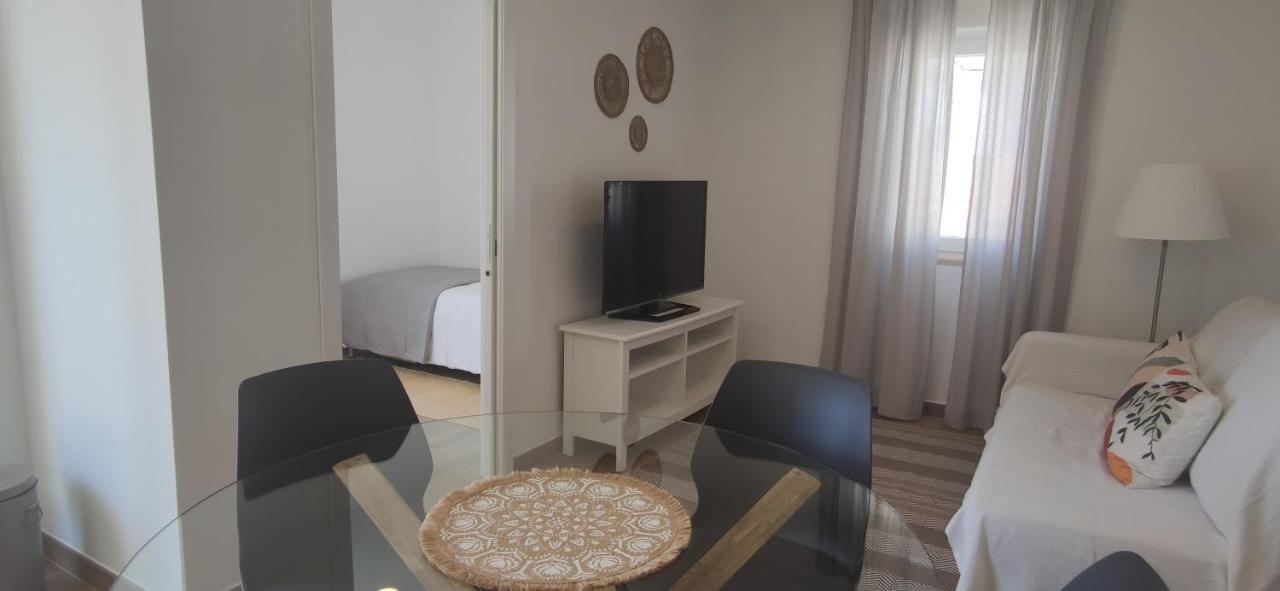 Apartamento Lovely & Bright Renovated Apt. W/ Balcony In