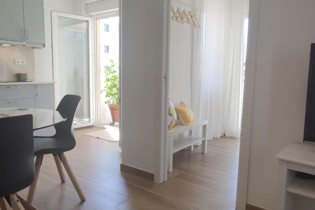 Lovely & Bright Renovated Apt. W/ Balcony In Apartamento *